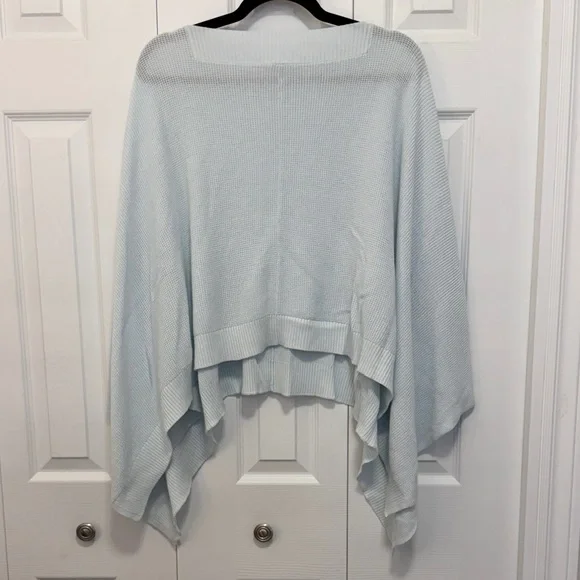 Lululemon Light Blue Women's Knit Poncho Sweater in excellent condition - Picture 1 of 4
